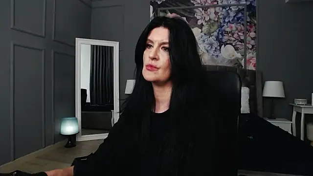Snapshot of DomMelissaW chatting on December 13, 3:27 am DomMelissaW online show from December 13, 3:27 am