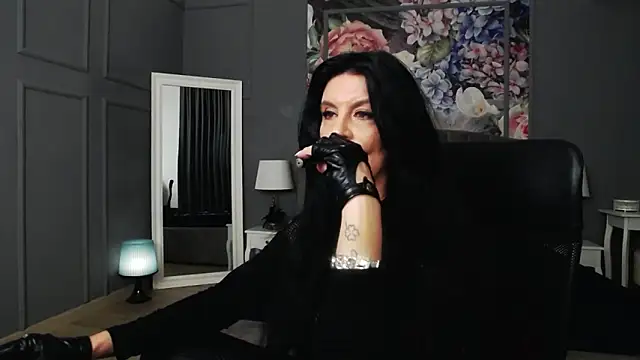 Snapshot of DomMelissaW chatting on January 28, 12:47 am DomMelissaW online show from January 28, 12:47 am