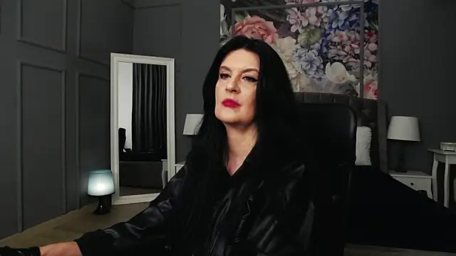 Snapshot of DomMelissaW chatting on February 22, 1:33 am DomMelissaW online show from February 22, 1:33 am