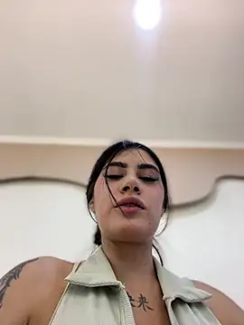 Snapshot of clarachanelricek chatting on February 18, 9:20 pm clarachanelricek online show from February 18, 9:20 pm