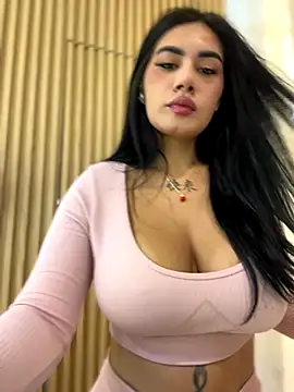 Snapshot of clarachanelricek chatting on October 18, 8:09 pm clarachanelricek online show from October 18, 8:09 pm