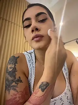 Snapshot of clarachanelricek chatting on October 27, 7:07 pm clarachanelricek online show from October 27, 7:07 pm