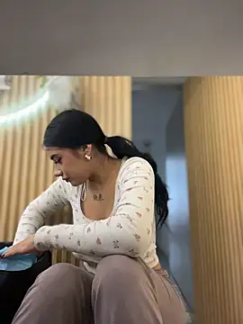 Snapshot of clarachanelricek chatting on December 17, 6:14 pm clarachanelricek online show from December 17, 6:14 pm