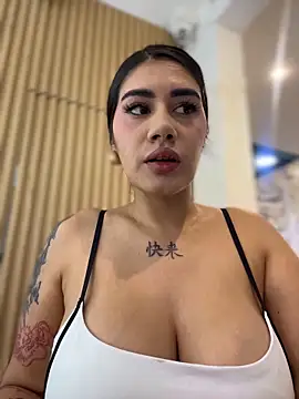 Snapshot of clarachanelricek chatting on December 19, 8:49 pm clarachanelricek online show from December 19, 8:49 pm