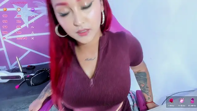 Snapshot of lucy_beatifull chatting on March 5, 10:39 pm lucy beatifull online show from March 5, 10:39 pm