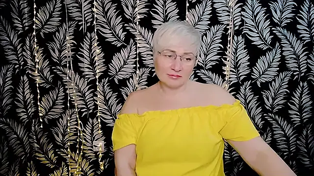 Snapshot of Olivia_playful chatting on April 17, 11:24 am Olivia playful online show from April 17, 11:24 am