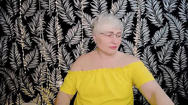 Snapshot of Olivia_playful chatting on April 19, 10:25 am Olivia playful online show from April 19, 10:25 am