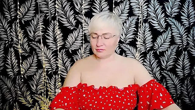 Snapshot of Olivia_playful chatting on May 4, 10:33 am Olivia playful online show from May 4, 10:33 am