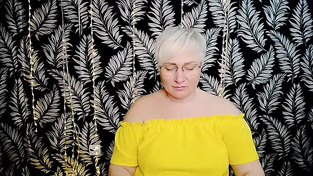 Snapshot of Olivia_playful chatting on May 8, 11:04 am Olivia playful online show from May 8, 11:04 am