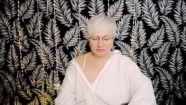 Snapshot of Olivia_playful chatting on May 15, 10:22 am Olivia playful online show from May 15, 10:22 am
