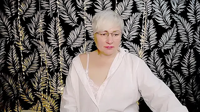 Snapshot of Olivia_playful chatting on May 17, 10:11 am Olivia playful online show from May 17, 10:11 am