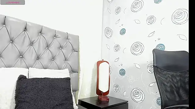 Snapshot of luna_evaa chatting on October 10, 2:27 pm luna evaa online show from October 10, 2:27 pm