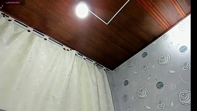 Snapshot of luna_evaa chatting on October 20, 2:06 pm luna evaa online show from October 20, 2:06 pm