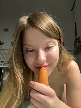 kimczii online show from May 13, 6:44 am