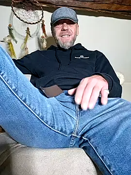 Snapshot of eddouxxx78 chatting on October 5, 5:50 am eddouxxx78 online show from October 5, 5:50 am