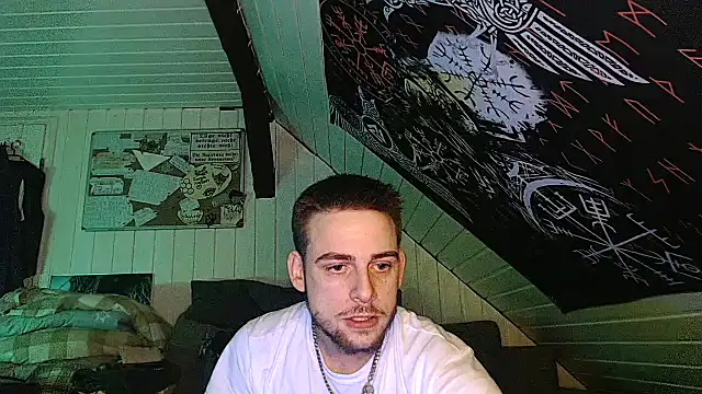 Snapshot of Youngtimer_1997 chatting on December 17, 4:07 am Youngtimer 1997 online show from December 17, 4:07 am