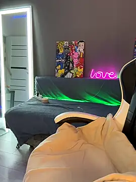 julia fly online show from October 6, 10:12 am