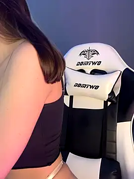 julia fly online show from January 7, 10:40 am