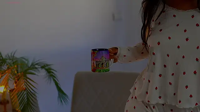 Snapshot of anabelcurvy chatting on April 4, 8:01 am anabelcurvy online show from April 4, 8:01 am