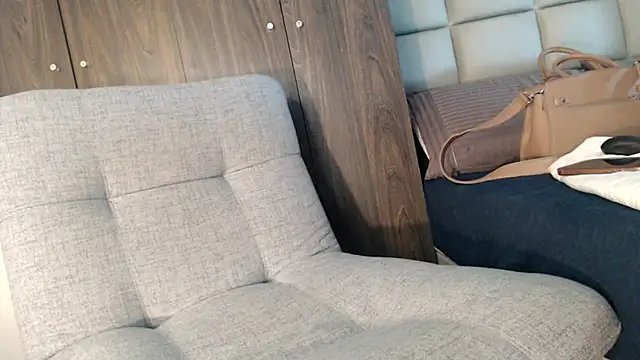 hottestrans online show from February 12, 3:45 am