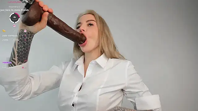 Snapshot of lil_shouty_bitch chatting on March 14, 4:23 pm lil shouty bitch online show from March 14, 4:23 pm