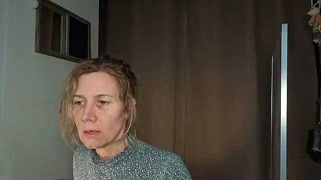 Snapshot of Lola_Belgium chatting on April 4, 3:31 pm Lola Belgium online show from April 4, 3:31 pm