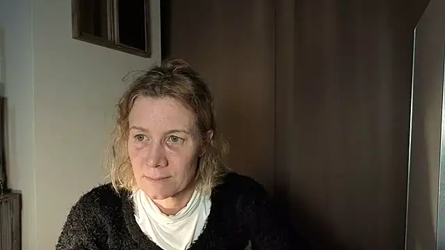 Snapshot of Lola_Belgium chatting on April 8, 4:29 pm Lola Belgium online show from April 8, 4:29 pm