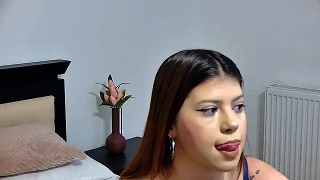 Sierra Halle online show from March 18, 8:37 pm