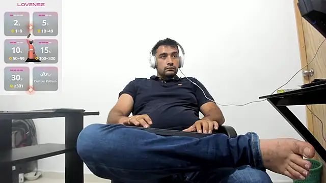 Snapshot of isearchcompany chatting on January 5, 5:27 pm isearchcompany online show from January 5, 5:27 pm