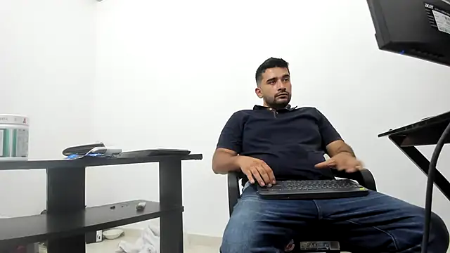 Snapshot of isearchcompany chatting on January 9, 5:10 am isearchcompany online show from January 9, 5:10 am