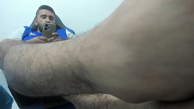 Snapshot of isearchcompany chatting on February 8, 3:43 am isearchcompany online show from February 8, 3:43 am