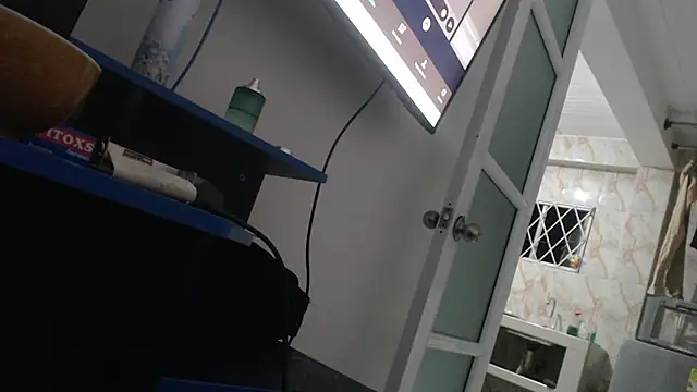 Snapshot of isearchcompany chatting on February 23, 5:05 am isearchcompany online show from February 23, 5:05 am