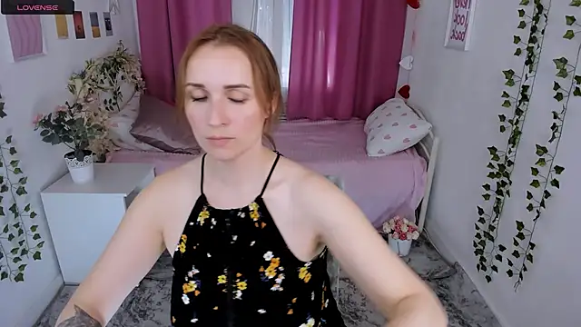 Karinella x online show from May 7, 3:50 pm