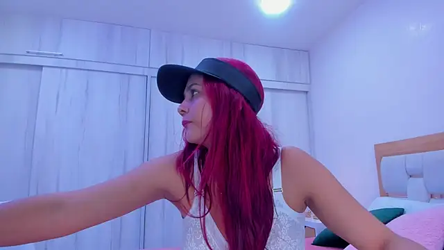 Snapshot of paola_rodriguez chatting on December 19, 7:51 pm paola rodriguez online show from December 19, 7:51 pm