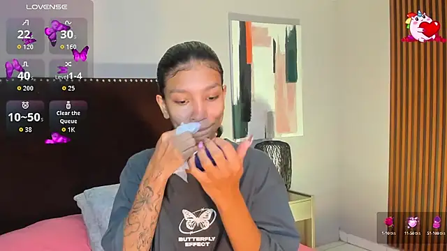 LauraAristizabal online show from October 14, 12:50 pm