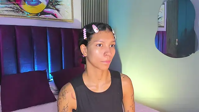 LauraAristizabal online show from October 26, 12:33 pm