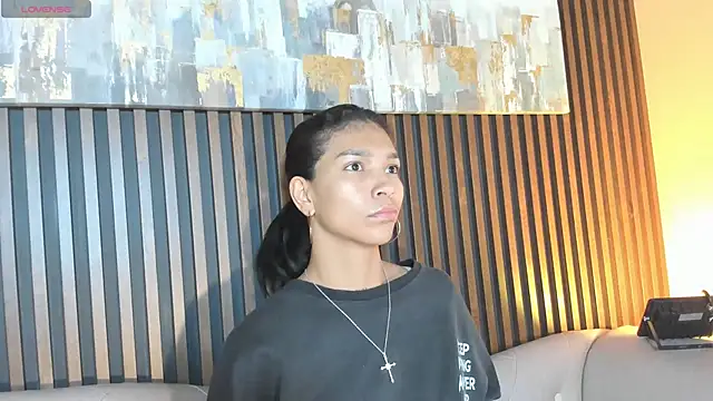 LauraAristizabal online show from February 15, 12:03 pm