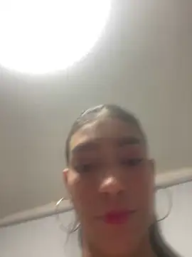 LauraAristizabal online show from May 7, 11:37 am
