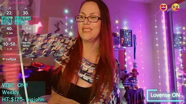 Snapshot of EmmaIsHere chatting on December 19, 11:23 pm EmmaIsHere online show from December 19, 11:23 pm