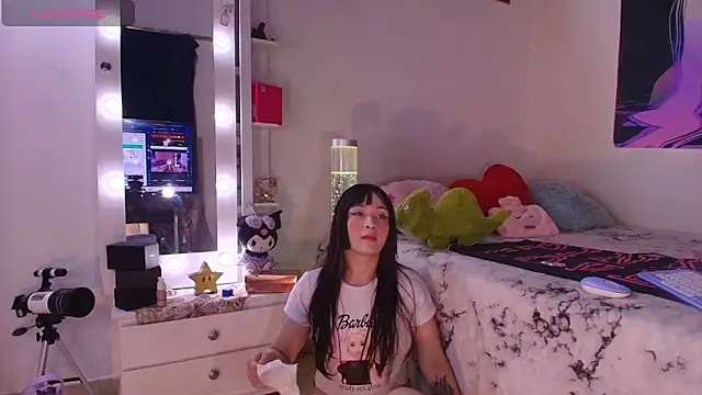 Snapshot of miaa-lee chatting on May 19, 1:22 am miaa-lee online show from May 19, 1:22 am
