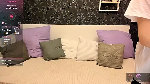 MelaniGrand online show from April 8, 9:20 am