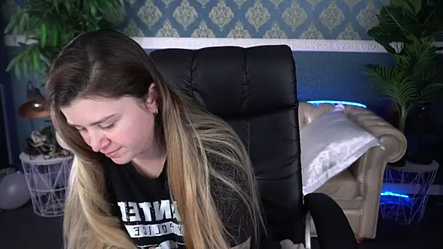 AmellyMilly online show from March 22, 8:12 pm