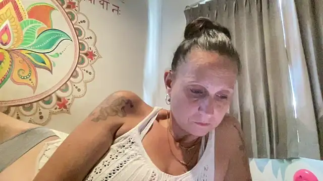 Snapshot of Sexy-Mel chatting on December 3, 4:53 am Sexy-Mel online show from December 3, 4:53 am