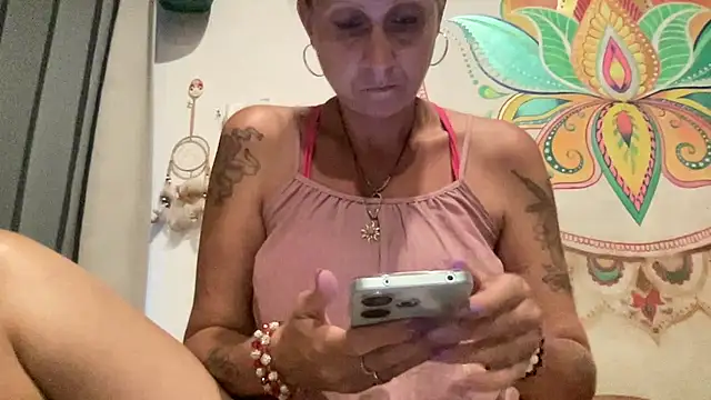 Snapshot of Sexy-Mel chatting on January 11, 11:04 am Sexy-Mel online show from January 11, 11:04 am