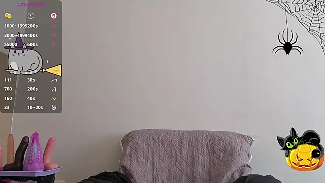 Snapshot of MaryHillx chatting on October 23, 8:24 am MaryHillx online show from October 23, 8:24 am