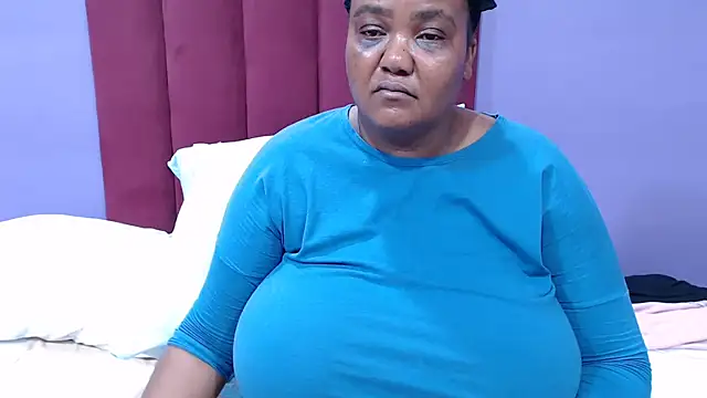 Snapshot of GiantTittts chatting on March 9, 6:12 pm GiantTittts online show from March 9, 6:12 pm