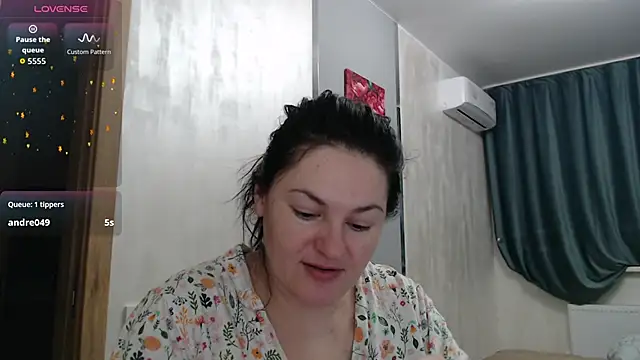 Stacy Davice online show from November 8, 5:45 pm