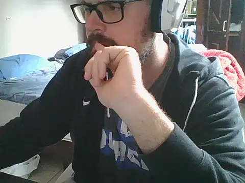 Snapshot of SuyNey chatting on October 7, 2:14 pm SuyNey online show from October 7, 2:14 pm