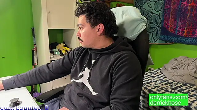 DerrickHose online show from March 8, 1:06 am