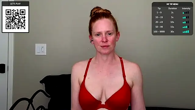 Snapshot of CharlotteDoe chatting on November 18, 10:47 pm CharlotteDoe online show from November 18, 10:47 pm